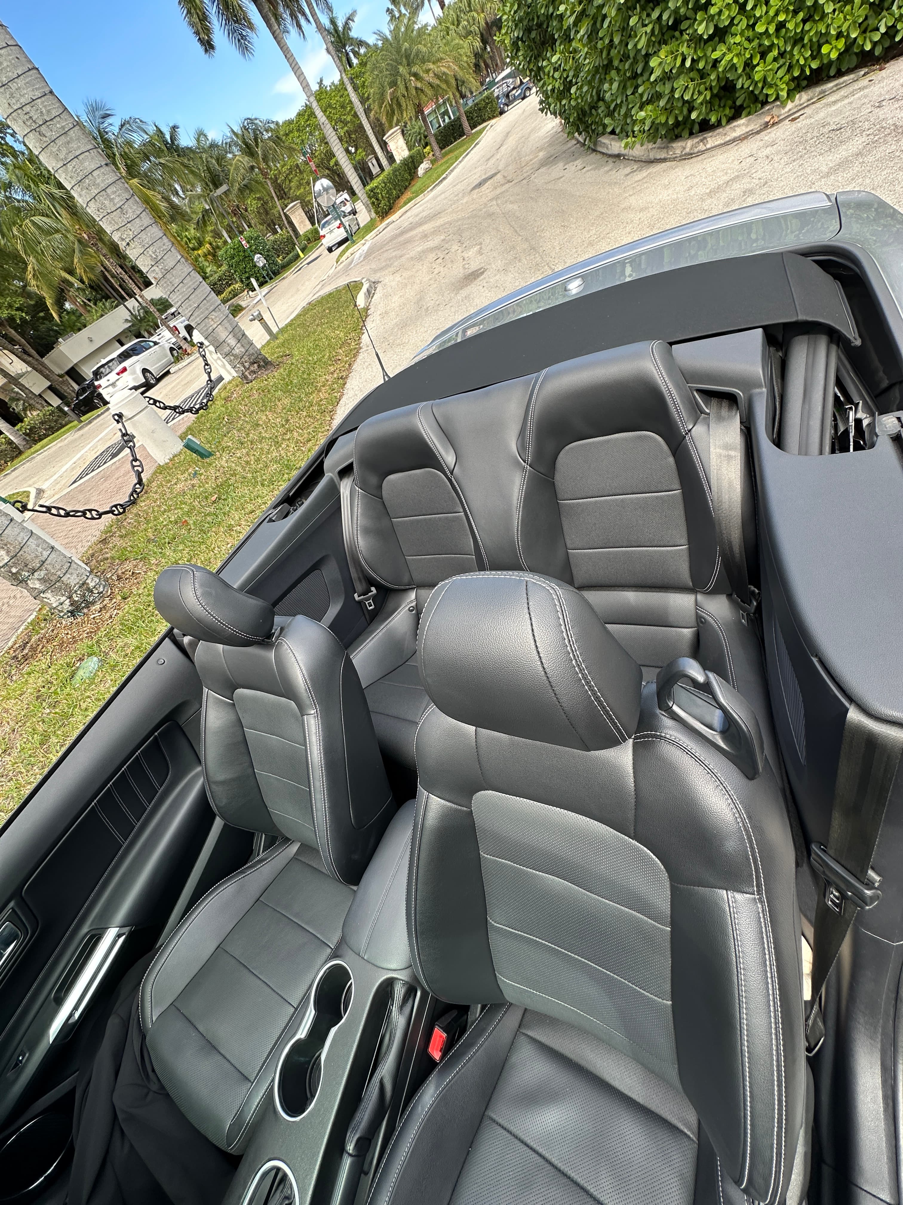 Ford Mustang thumbnail 4