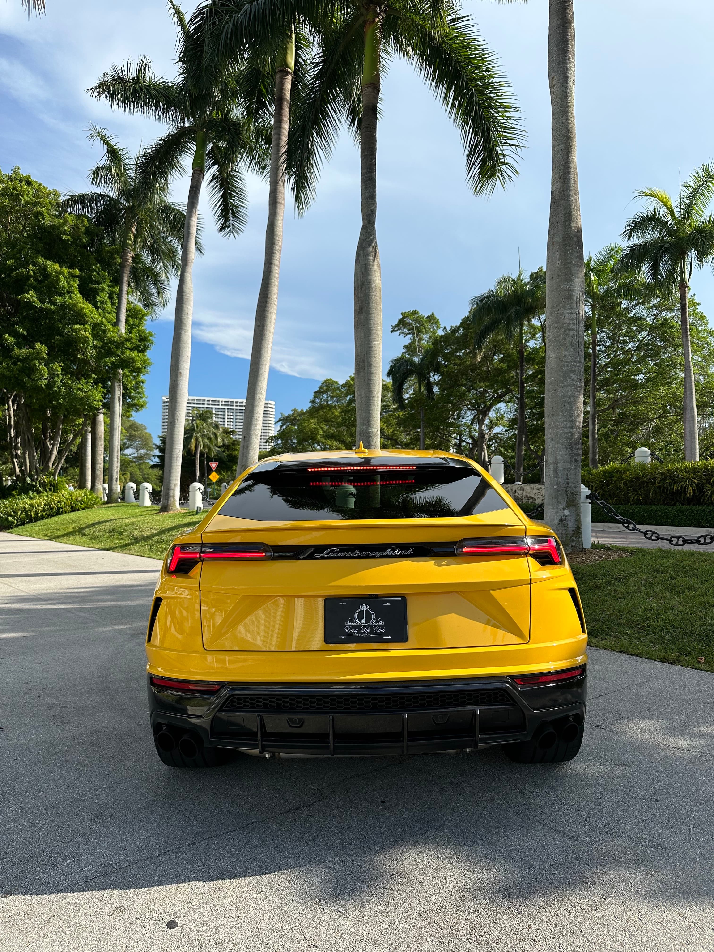 Lamborghini Urus thumbnail 3