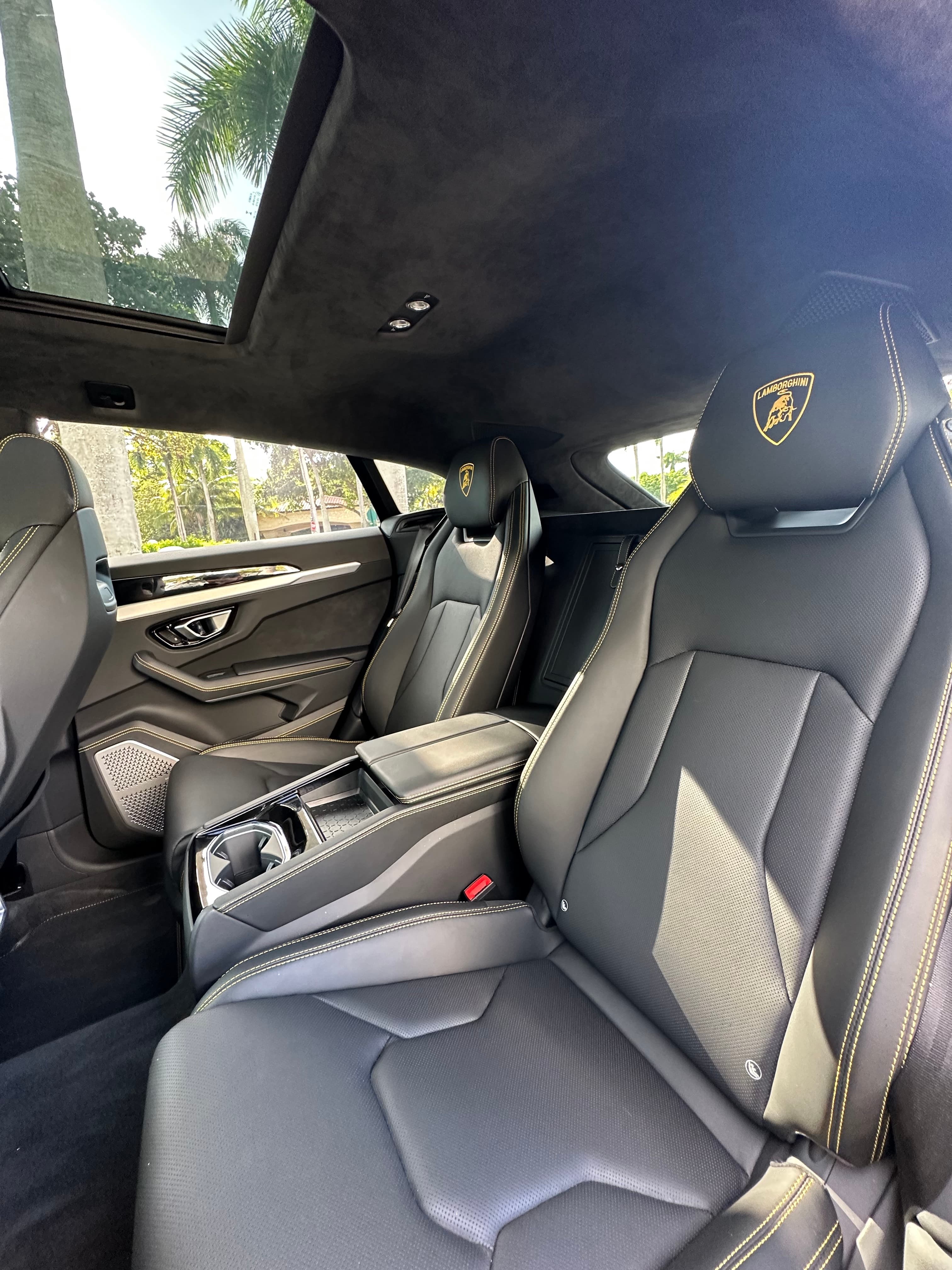 Lamborghini Urus thumbnail 4