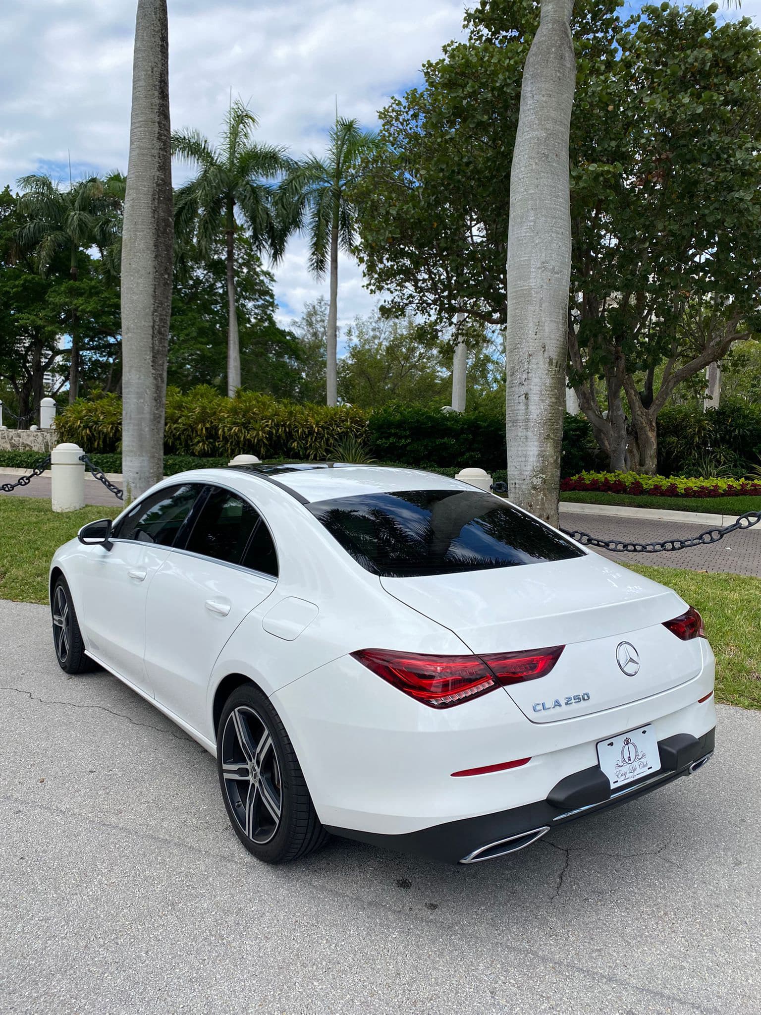 Mercedes-Benz CLA 250 thumbnail 2