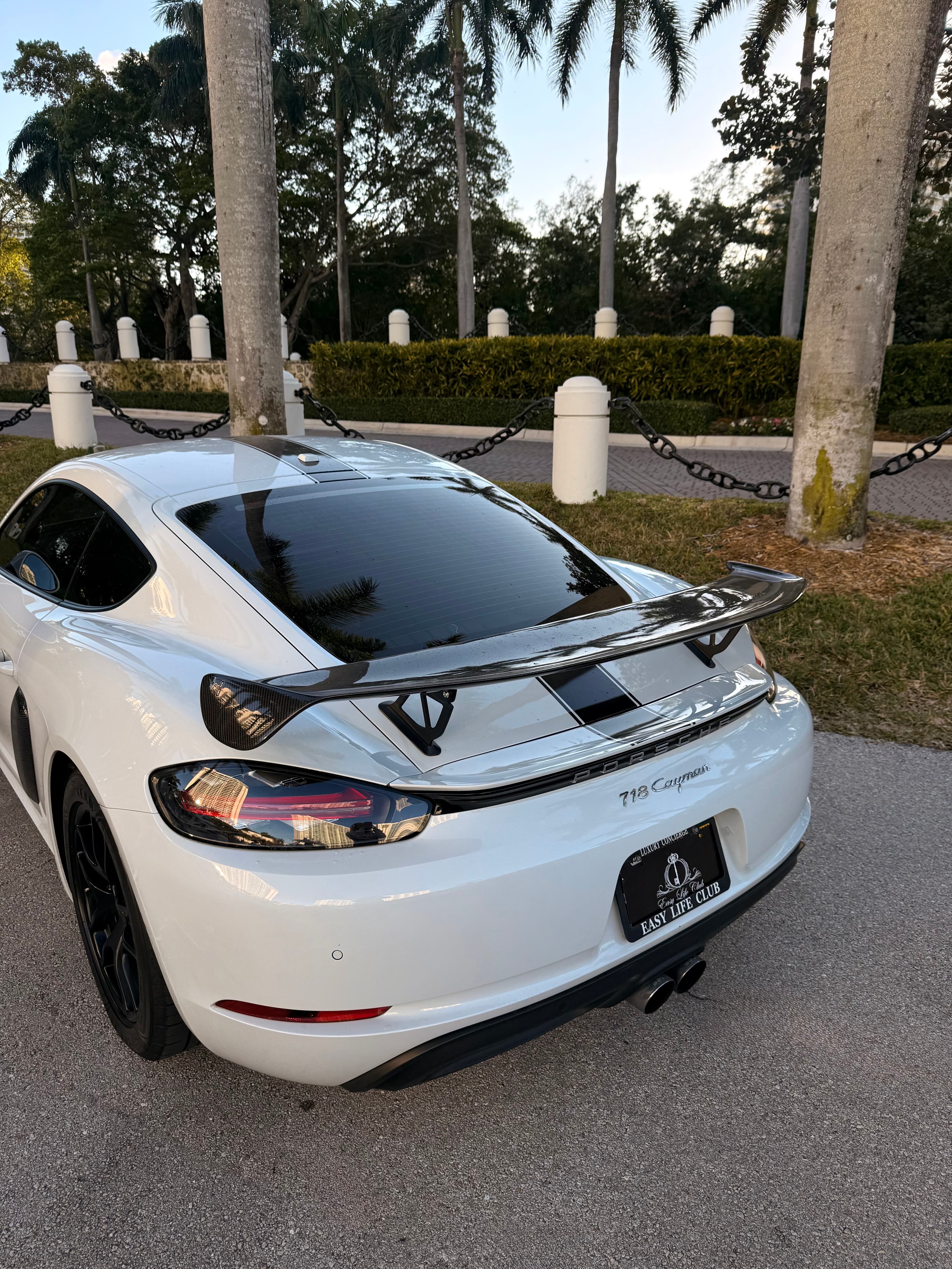 Porsche Cayman thumbnail 2