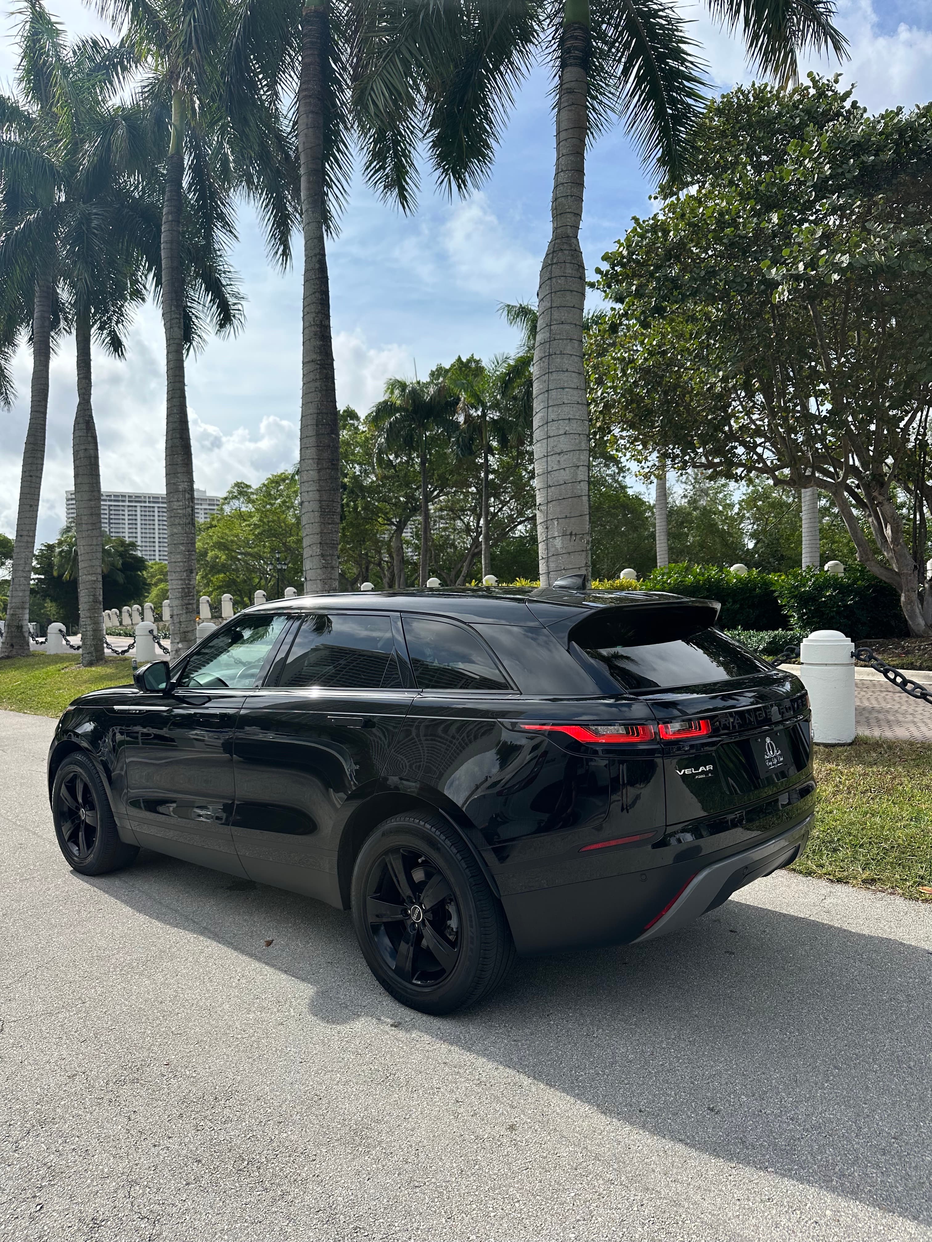 Land Rover Velar thumbnail 2