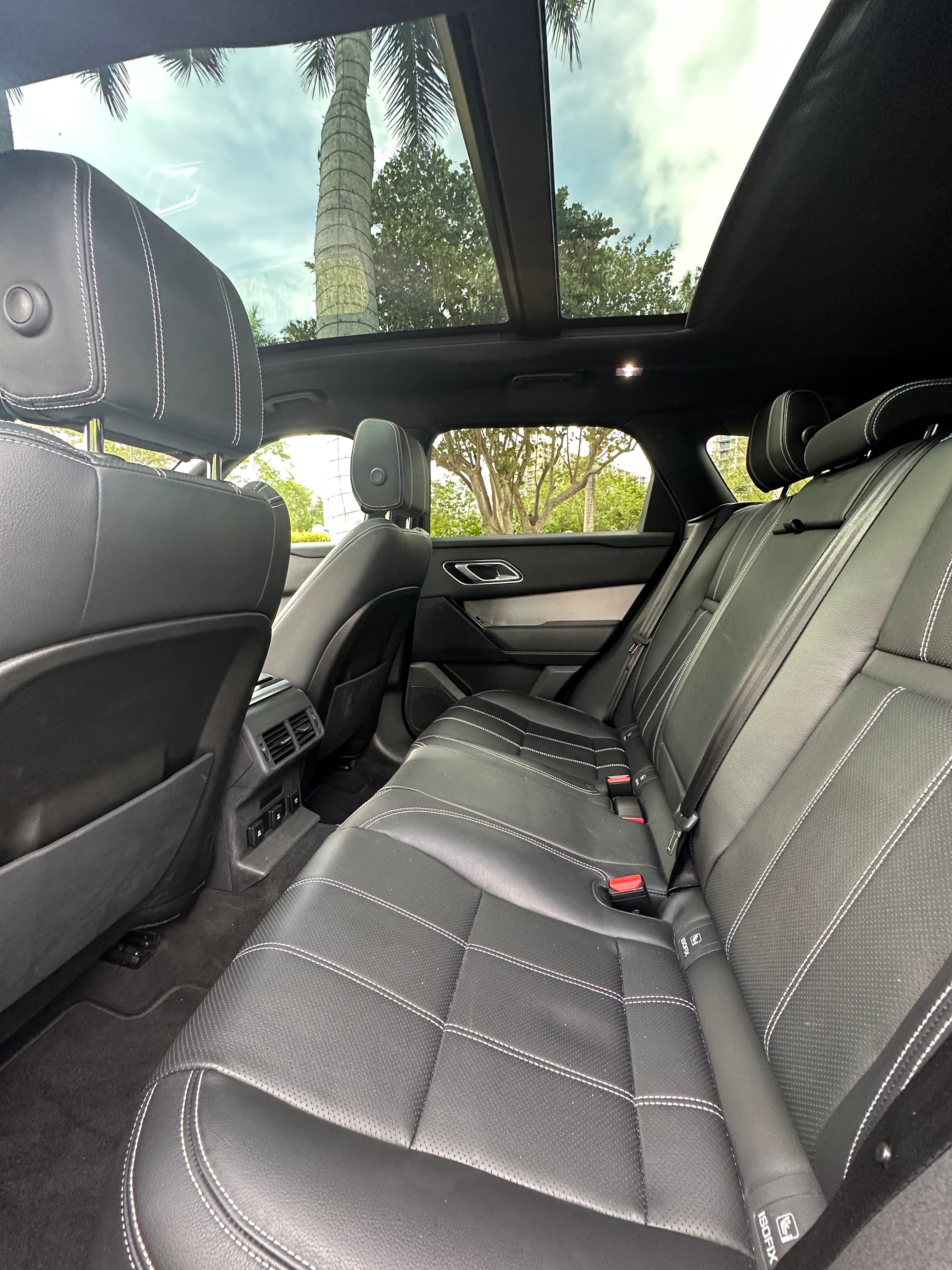 Land Rover Velar thumbnail 4